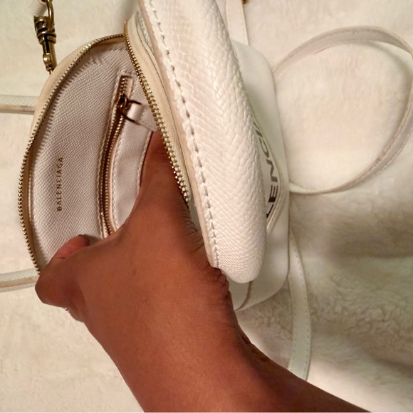 Balenciaga Mini Bag in White with Black Logo - Picture 4 of 11